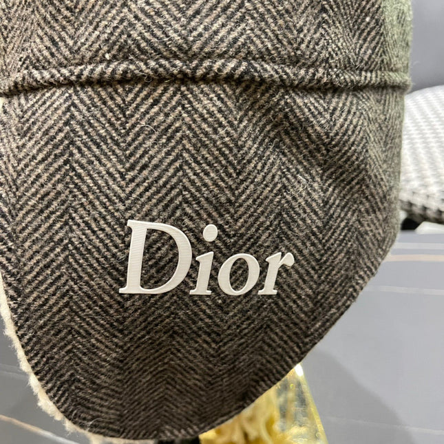 KNITTED TRAPPER HAT IN GRAY WOOL 439525