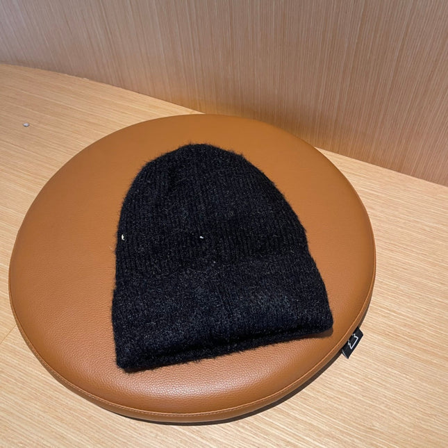 BEANIE HAT IN BLACK WOOL 803043