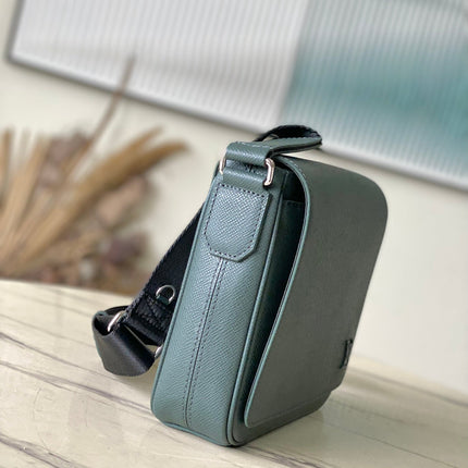 DISTRICT PM 26 IN CELESTE GREEN CALFSKIN