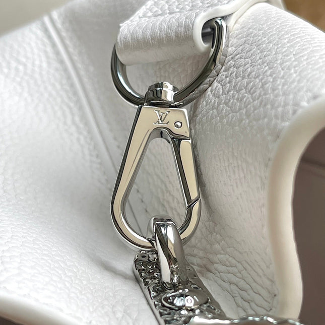 CAPUCINES EAST-WEST 33 IN WHITE CALFSKIN SILVER HARDWARE