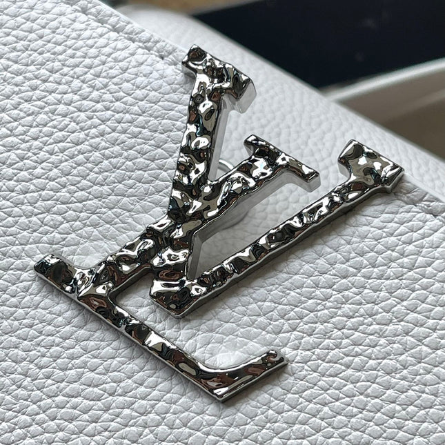 CAPUCINES EAST-WEST MINI 22 IN WHITE CALFSKIN SILVER HARDWARE