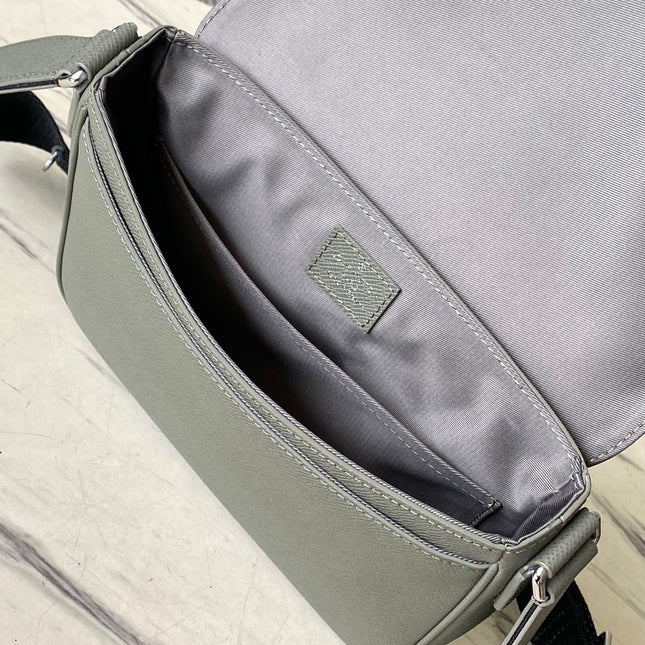 DISTRICT PM 26 IN KHAKI GREEN CALFSKIN