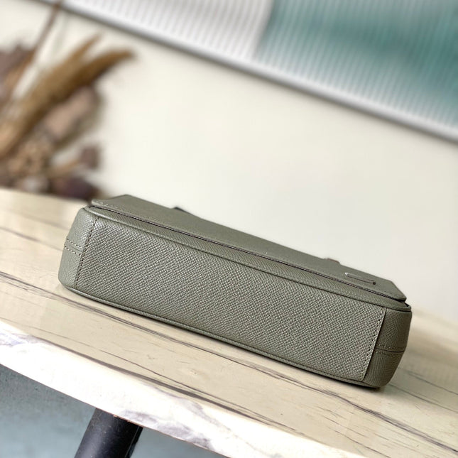 DISTRICT PM 26 IN KHAKI GREEN CALFSKIN