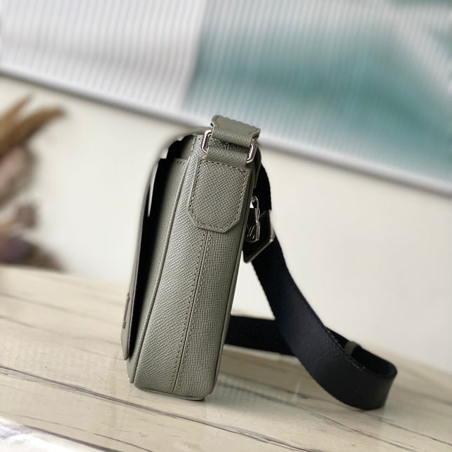 DISTRICT PM 26 IN KHAKI GREEN CALFSKIN