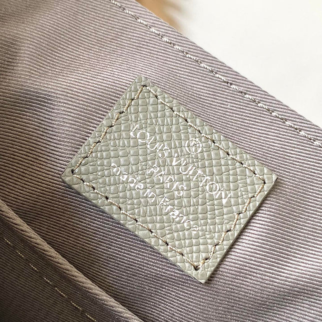 DISTRICT PM 26 IN KHAKI GREEN CALFSKIN