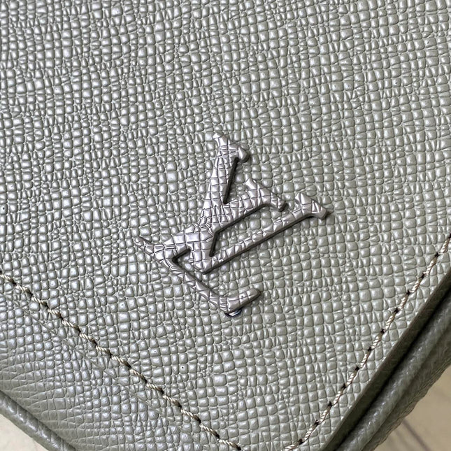 DISTRICT PM 26 IN KHAKI GREEN CALFSKIN