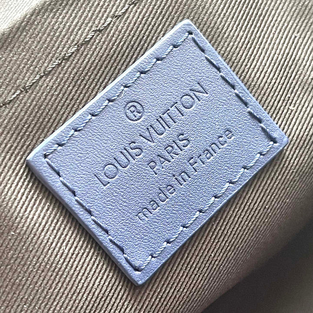 S-CAPE MESSENGER 28 IN SAPPHIRE BLUE TAURILLON