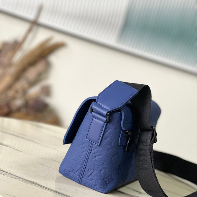 S-CAPE MESSENGER 28 IN SAPPHIRE BLUE TAURILLON