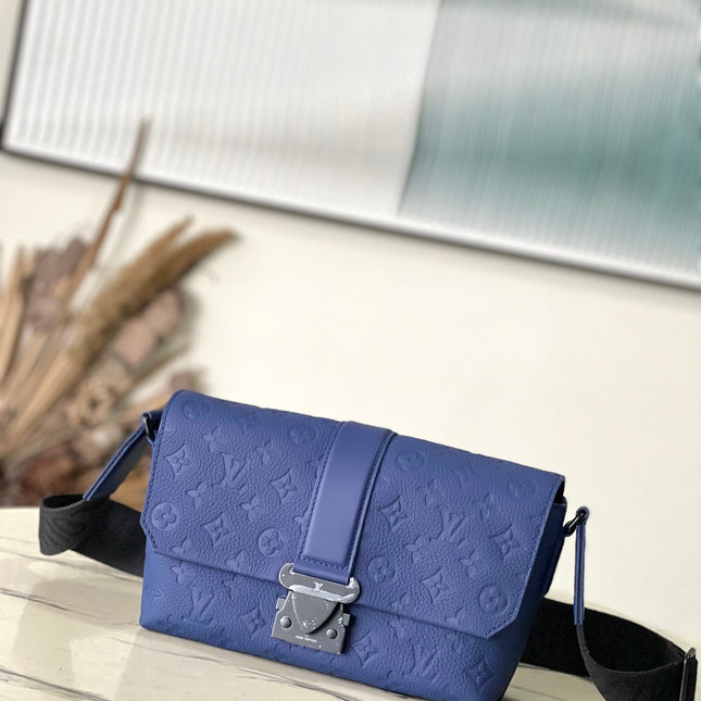 S-CAPE MESSENGER 28 IN SAPPHIRE BLUE TAURILLON