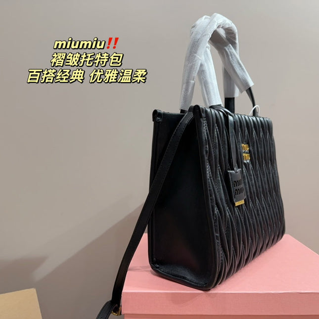 TOTE 30 BAG IN BLACK CALFSKIN