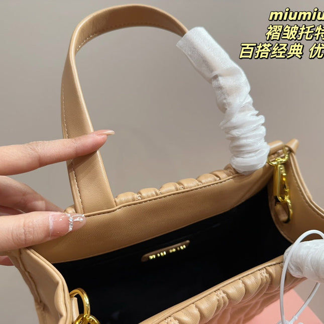 HOBO 24 BAG IN BEIGE CREAM LAMBSKIN