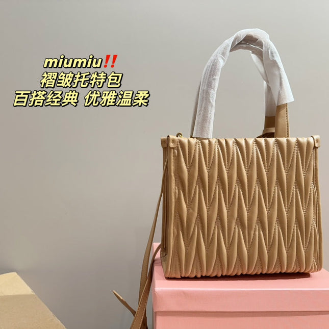 HOBO 24 BAG IN BEIGE CREAM LAMBSKIN