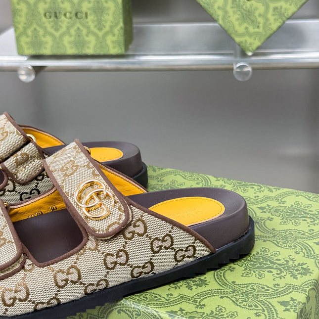 GG SANDALS IN DARK BROWN CALFSKIN AND BEIGE FABRIC WITH GOLD HARDWARE