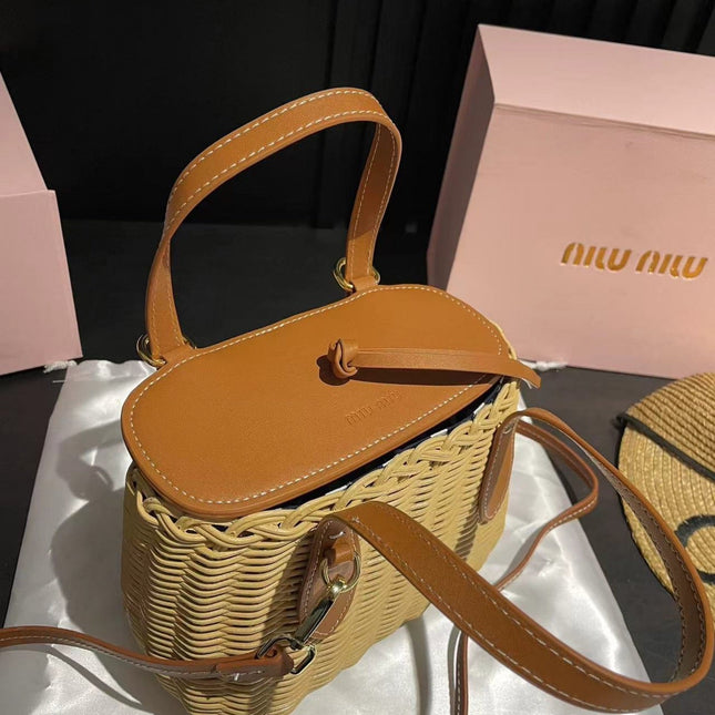 BASKET BAG 18 IN BEIGE/TAN WICKER AND LEATHER