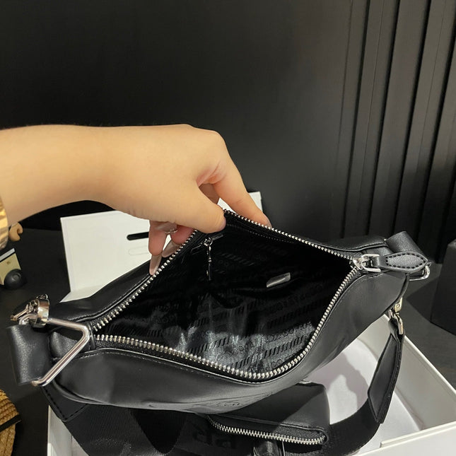 PRA TRIANGLE 26 SHOULDER BAG IN BLACK CALFSKIN