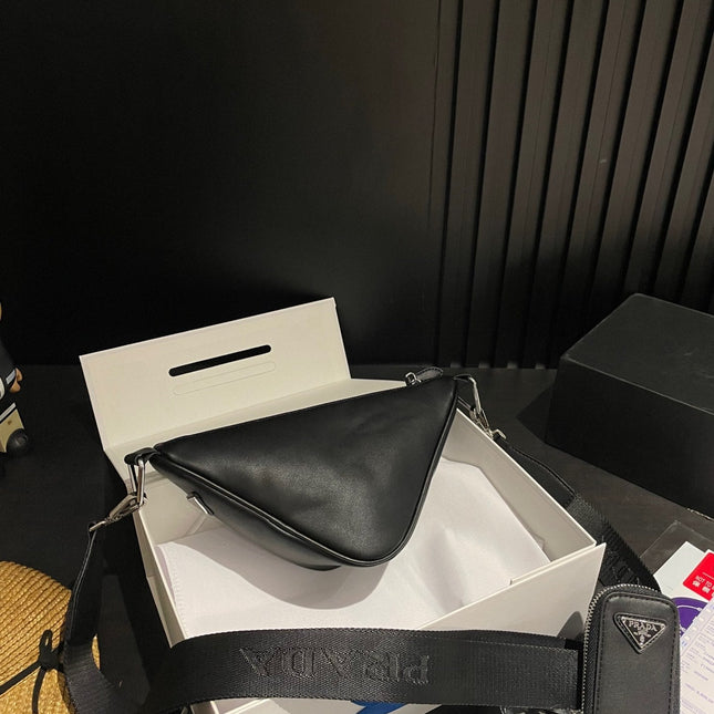 PRA TRIANGLE 26 SHOULDER BAG IN BLACK CALFSKIN