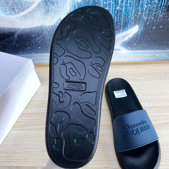 SLIDES SANDAL IN BLACK TPU WITH DARK BLUE STRAP EMBOSSED LOGO