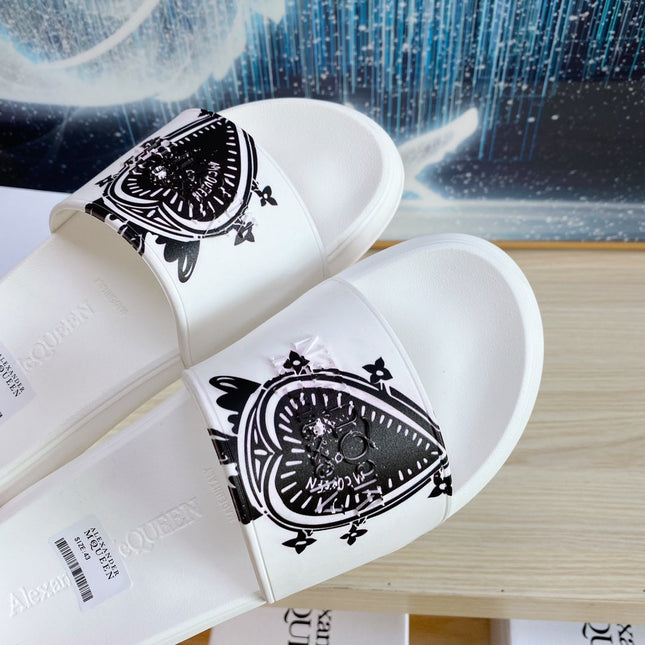 SLIDES SANDAL IN WHITE TPU WITH BLACK HEART GRAPHIC STRAP