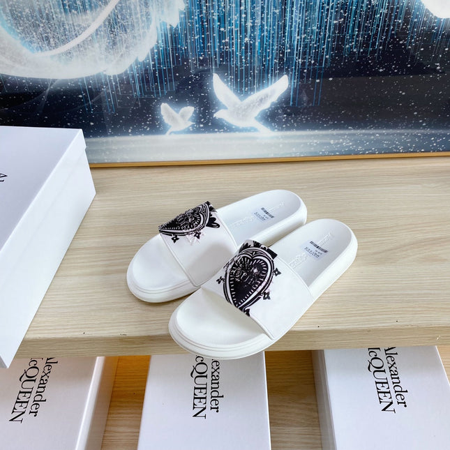 SLIDES SANDAL IN WHITE TPU WITH BLACK HEART GRAPHIC STRAP