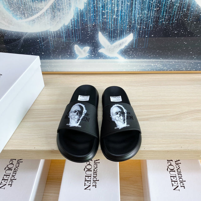 SLIDES SANDAL IN BLACK TPU WITH 3D GRAPHIC STRAP