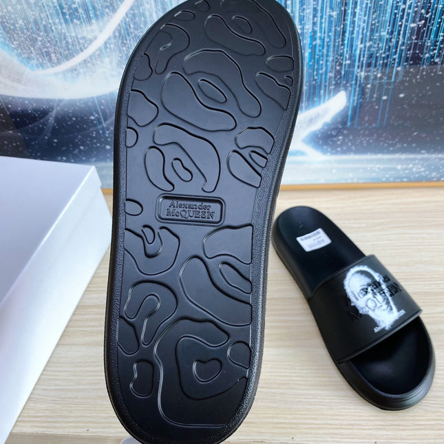 SLIDES SANDAL IN BLACK TPU WITH 3D GRAPHIC STRAP