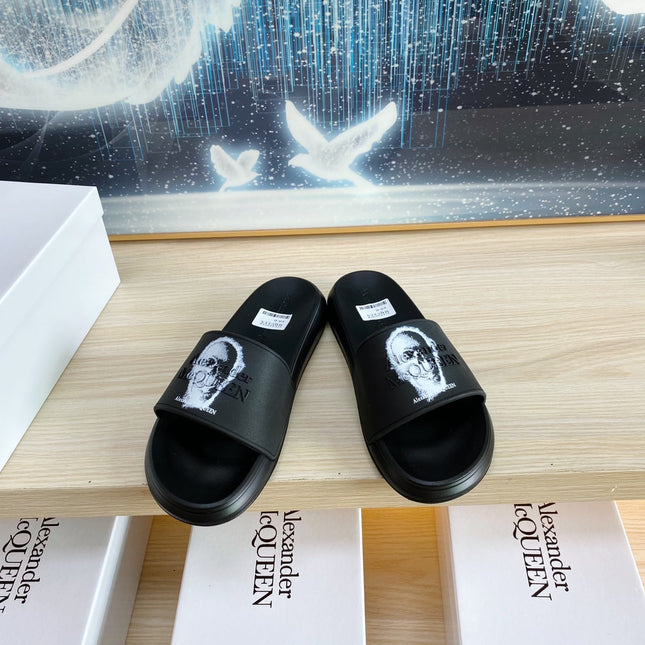 SLIDES SANDAL IN BLACK TPU WITH 3D GRAPHIC STRAP