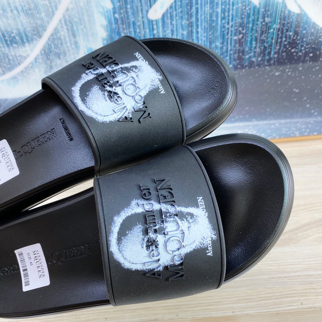 SLIDES SANDAL IN BLACK TPU WITH 3D GRAPHIC STRAP