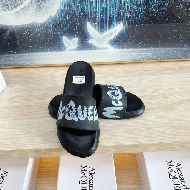 SLIDES SANDAL IN BLACK TPU GREY GRAPHIC LOGO