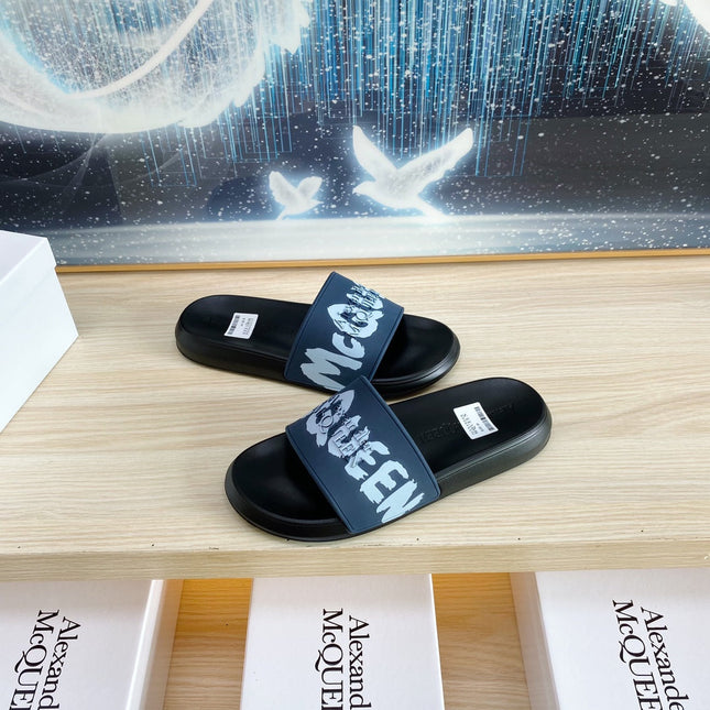 SLIDES SANDAL IN BLACK TPU GREY STRAP WITH LOGO GRAPHIC