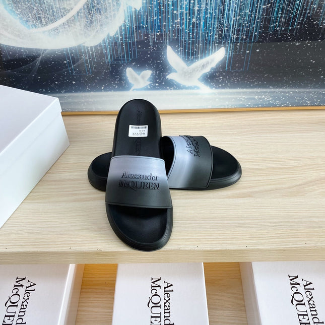 SLIDES SANDAL IN BLACK TPU LIGHT GREY OMBRE TO WHITE TRAP EMBOSSED LOGO