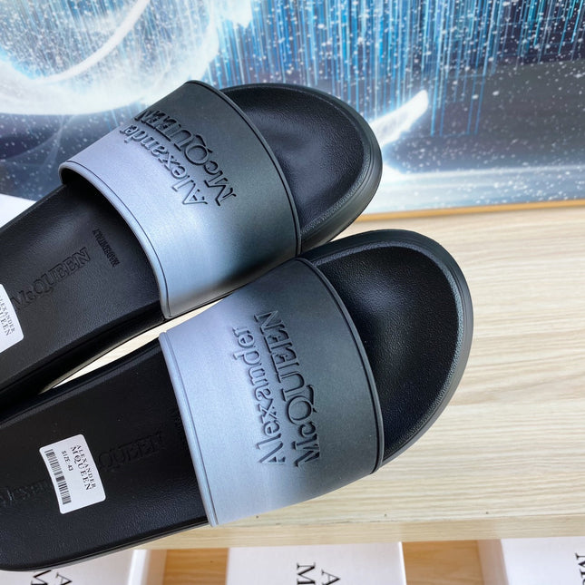 SLIDES SANDAL IN BLACK TPU LIGHT GREY OMBRE TO WHITE TRAP EMBOSSED LOGO