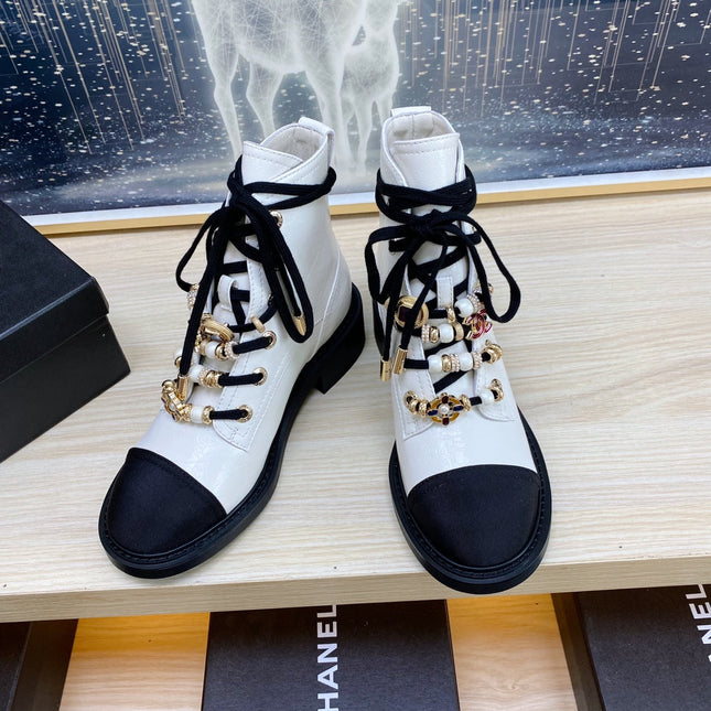CC COMBAT BOOTS IN WHITE WRINKLED CALFSKIN AND BLACK GROSGRAIN WITH FAUX PEARL