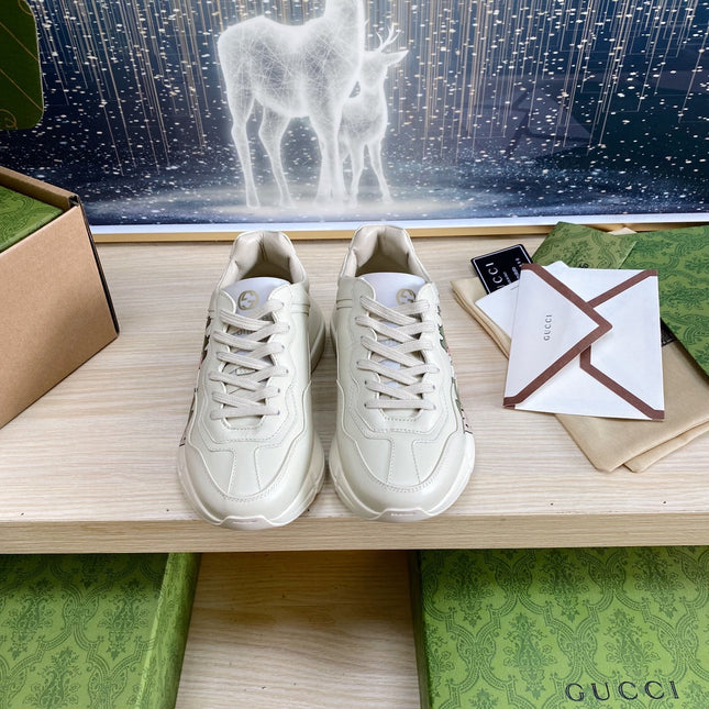 GG COUPLE TRAINER WHITE CALFSKIN WITH STRAWBERRY ICON