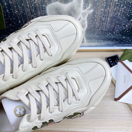 GG COUPLE TRAINER WHITE CALFSKIN WITH STRAWBERRY ICON