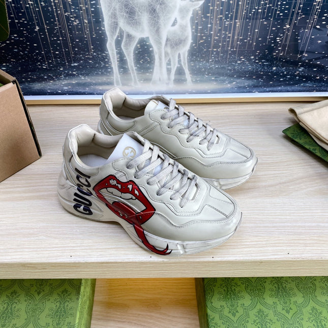 GG COUPLE TRAINER WHITE CALFSKIN WITH LIP ICON