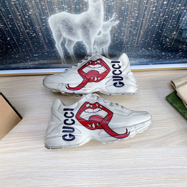 GG COUPLE TRAINER WHITE CALFSKIN WITH LIP ICON
