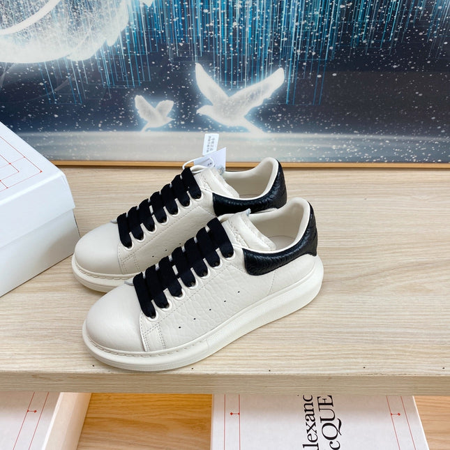 OVERSIZED SNEAKERS IN WHITE TEXTURED CALFSKIN BLACK HEEL BLACK LACES