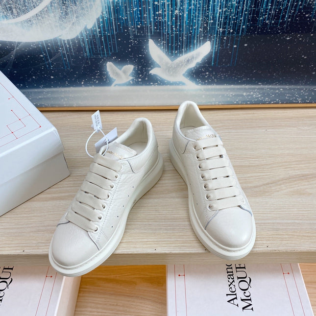 OVERSIZED SNEAKERS IN WHITE TEXTURED CALFSKIN
