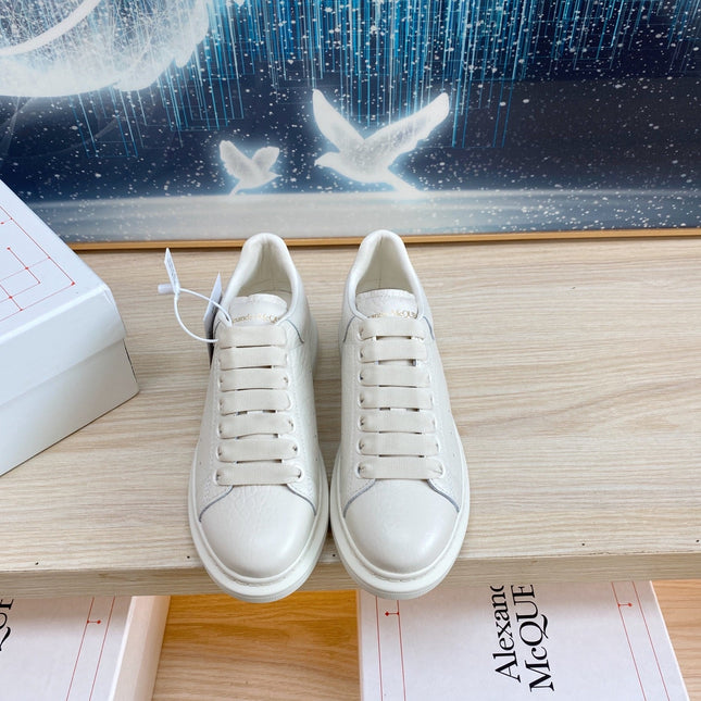 OVERSIZED SNEAKERS IN WHITE TEXTURED CALFSKIN