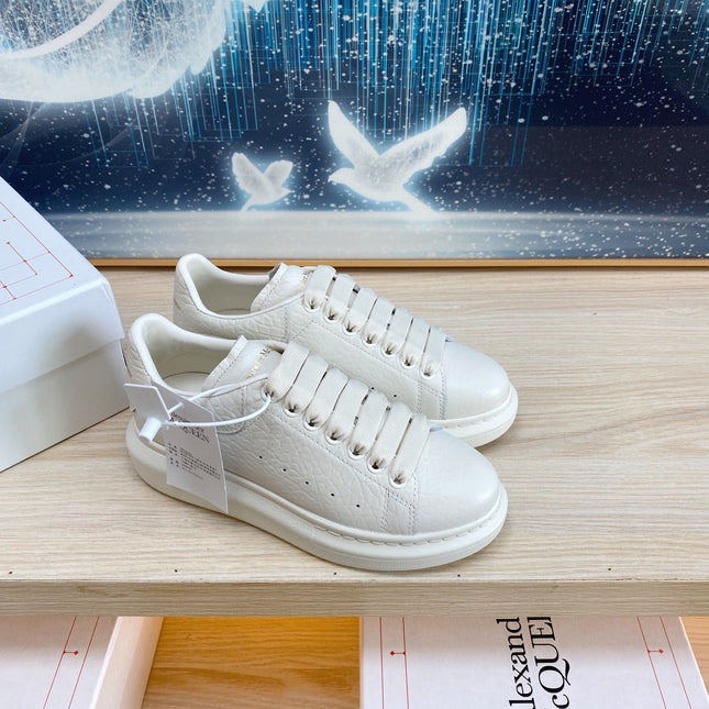 OVERSIZED SNEAKERS IN WHITE TEXTURED CALFSKIN