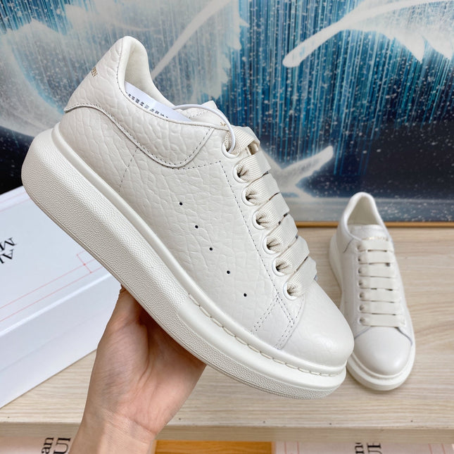 OVERSIZED SNEAKERS IN WHITE TEXTURED CALFSKIN