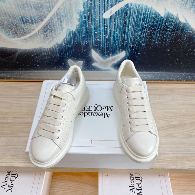 OVERSIZED SNEAKERS IN WHITE TEXTURED CALFSKIN