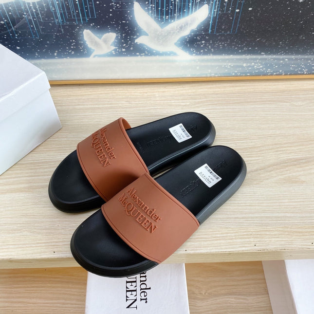SLIDES SANDAL IN BLACK TPU WITH DARK BROWN STRAP EMBOSSED LOGO