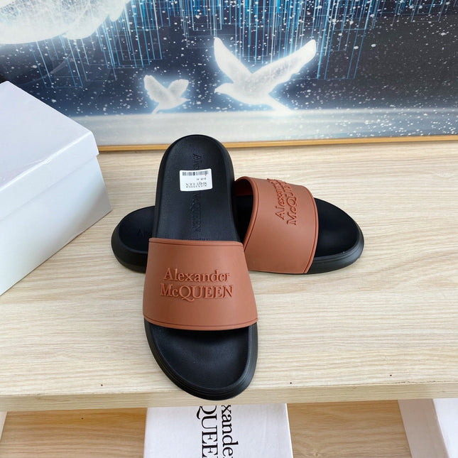 SLIDES SANDAL IN BLACK TPU WITH DARK BROWN STRAP EMBOSSED LOGO