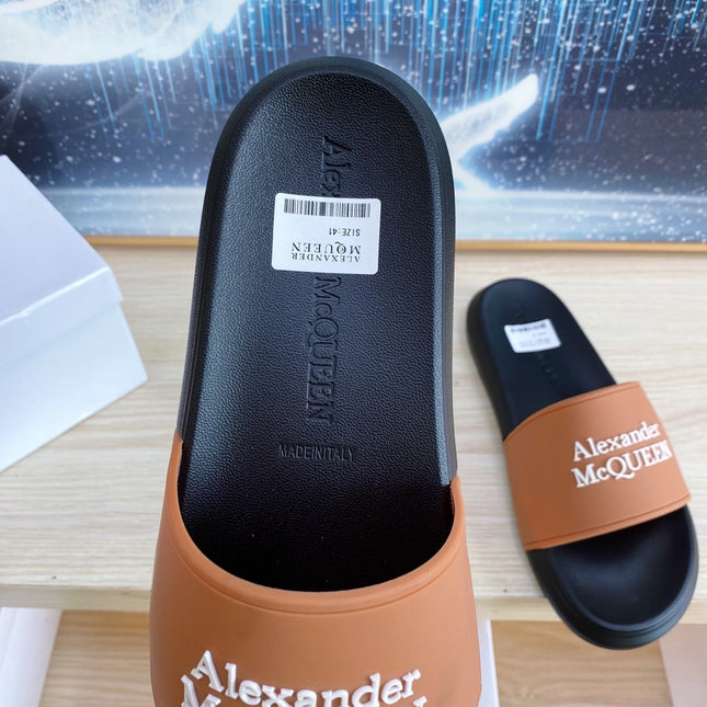 SLIDES SANDAL IN BLACK TPU WITH BROWN STRAP EMBOSSED LOGO