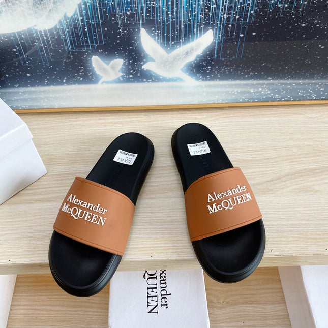 SLIDES SANDAL IN BLACK TPU WITH BROWN STRAP EMBOSSED LOGO