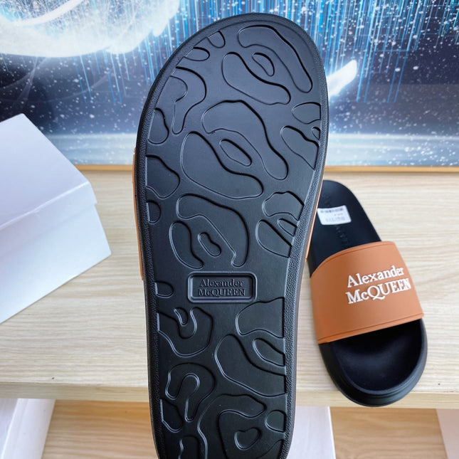 SLIDES SANDAL IN BLACK TPU WITH BROWN STRAP EMBOSSED LOGO