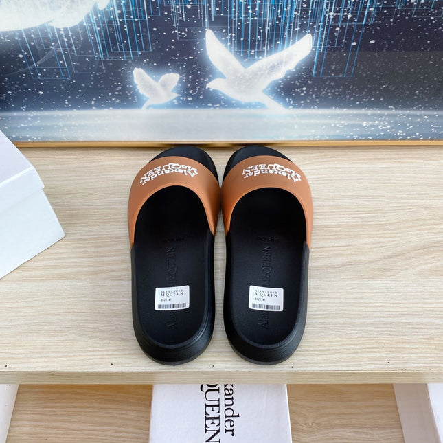 SLIDES SANDAL IN BLACK TPU WITH BROWN STRAP EMBOSSED LOGO