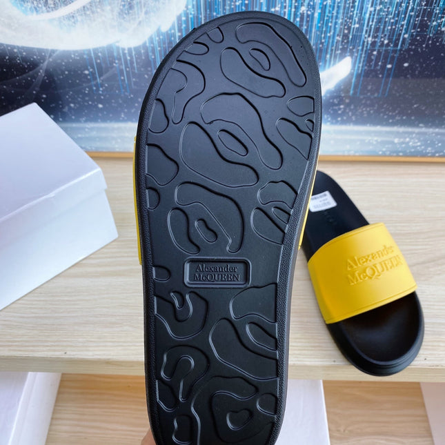 SLIDES SANDAL IN BLACK TPU WITH YELLOW STRAP EMBOSSED LOGO