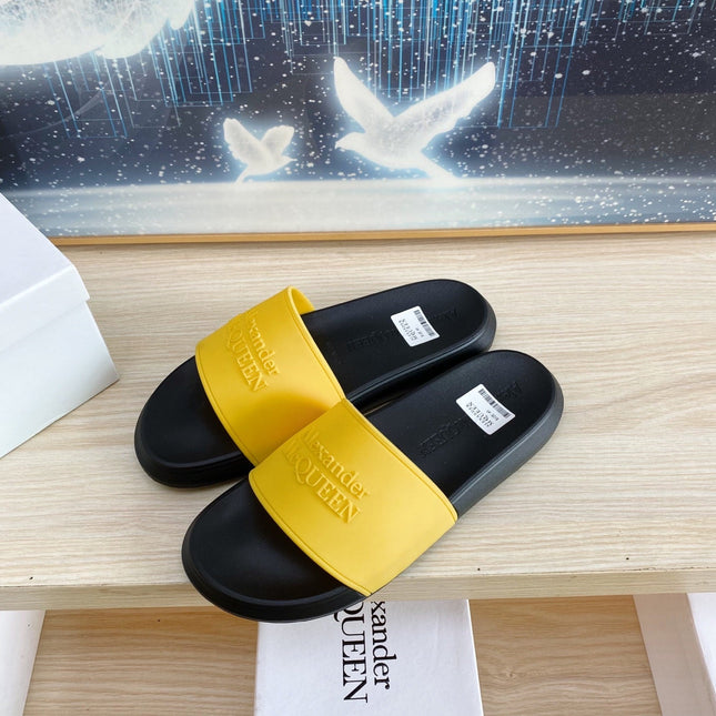 SLIDES SANDAL IN BLACK TPU WITH YELLOW STRAP EMBOSSED LOGO